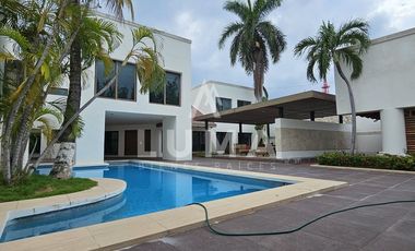 Hermosa casa en venta en colonia Playa Norte