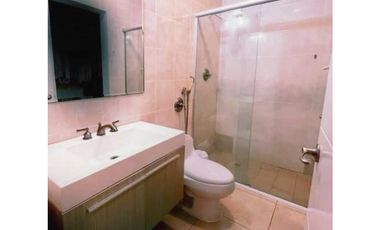 VENTA DE APARTAMENTO CENTRICO CON VISTA AL MAR EN AV BALBOA PH H2O YL