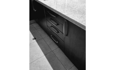 VENTA DE APARTAMENTO CENTRICO CON VISTA AL MAR EN AV BALBOA PH H2O YL