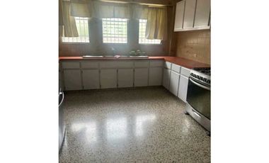 CASA  DUPLEX  EN  ALTOS DEL GOLF  EN LOMA  ALEGRE 5REC 4.5B 450M2