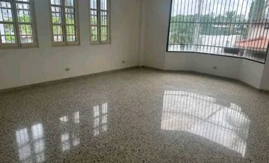 CASA  DUPLEX  EN  ALTOS DEL GOLF  EN LOMA  ALEGRE 5REC 4.5B 450M2