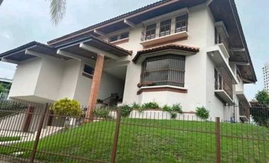 CASA  DUPLEX  EN  ALTOS DEL GOLF  EN LOMA  ALEGRE 5REC 4.5B 450M2