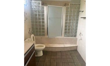 CASA  DUPLEX  EN  ALTOS DEL GOLF  EN LOMA  ALEGRE 5REC 4.5B 450M2