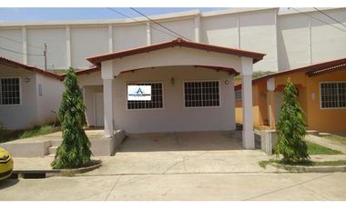 SE ALQUILA CASA EN BRISAS DEL GOLF