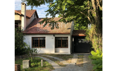 CASA EN PH 4 AMBIENTES, TODOS LOS SERVICIOS.