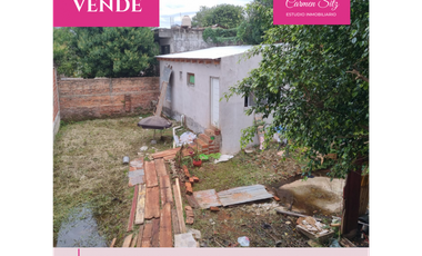 Terreno con casa a demoler y un monoambiente a nuevo.