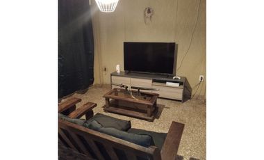 CASA Y 2 DEPTOS EN SOLDADO MORENO