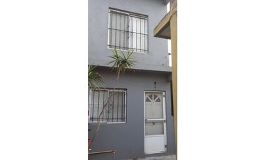 CASA Y 2 DEPTOS EN SOLDADO MORENO