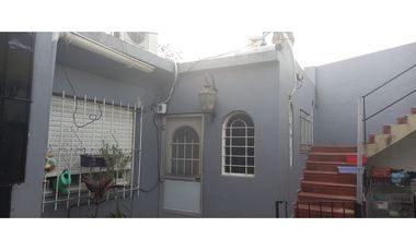 CASA Y 2 DEPTOS EN SOLDADO MORENO