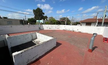Casa para 2 Familias en venta en Isidro Casanova