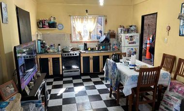 Casa para 2 Familias en venta en Isidro Casanova