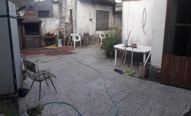 BELGRANO 3125 - 2 CASAS 3 AMB + LOCAL - LOTE 210 MTS - CASEROS - VENDE