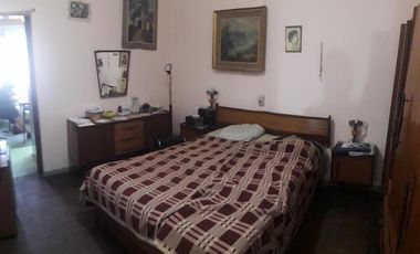 BELGRANO 3125 - 2 CASAS 3 AMB + LOCAL - LOTE 210 MTS - CASEROS - VENDE