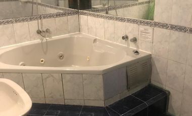 Hotel de 34 habitaciones con baño privado en Santiago Centro