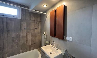 Departamento dos ambientes con cochera a la venta en Quilmes Centro