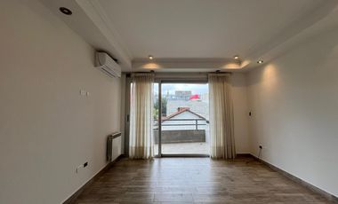Departamento dos ambientes con cochera a la venta en Quilmes Centro