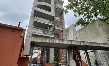 Departamento dos ambientes con cochera a la venta en Quilmes Centro