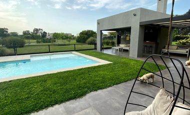Casa en venta y alquiler con muebles en  barrio Pilará . La Berlina, Pilar
