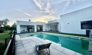 Casa en venta y alquiler con muebles en  barrio Pilará . La Berlina, Pilar