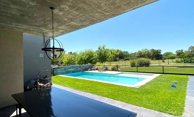 Casa en venta y alquiler con muebles en  barrio Pilará . La Berlina, Pilar