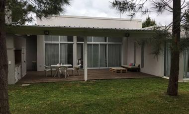 Casa en alquiler temporal  en Barrio Residencial I, Costa Esmeralda