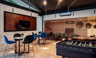 CASA DE 5 RECÁMARAS CON RECÁMARA EN PLANTA BAJA, DENTRO DE COTO NORTE DE MÉRIDA,