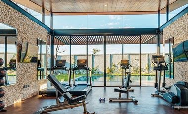 CASA DE 5 RECÁMARAS CON RECÁMARA EN PLANTA BAJA, DENTRO DE COTO NORTE DE MÉRIDA,