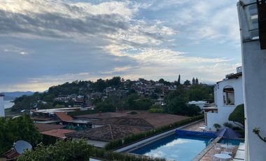 Venta de Casa en Condominio - Valle de Bravo