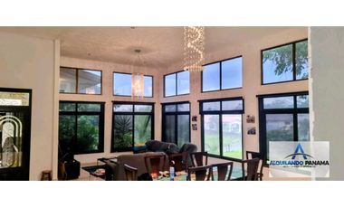 En venta preciosa mansión ubicada en San Carlitos, David