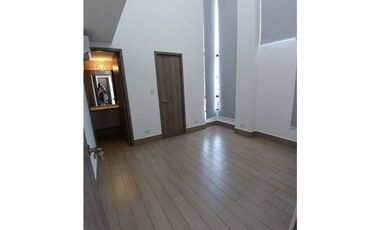 Se alquila apartamento tipo Loft | Via Porras, San francisco