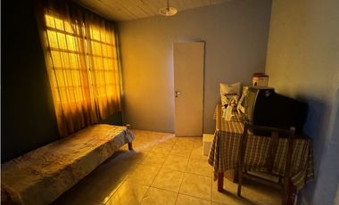 Campo en venta en Ranchos. 1 Ha con casas, pileta, arboleda, etc.