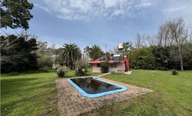 Campo en venta en Ranchos. 1 Ha con casas, pileta, arboleda, etc.