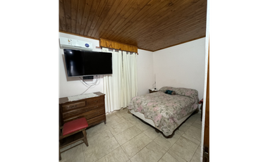 Campo en venta en Ranchos. 1 Ha con casas, pileta, arboleda, etc.