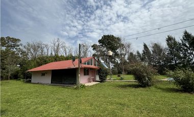 Campo en venta en Ranchos. 1 Ha con casas, pileta, arboleda, etc.