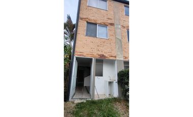 Venta/permuta de casa de 70 M2 en 320 mill en La Mesa Cund en conjunto