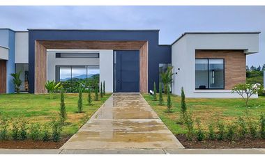 VENTA HERMOSA CASA CAMPESTRE CON VISTA INCREIBLE CERRITOS PEREIRA