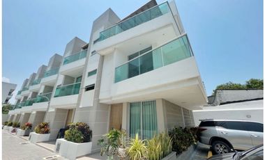 EN VENTA CASA DE 3 PISOS EN EL SECTOR DE CRESPO