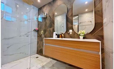 EN VENTA CASA DE 3 PISOS EN EL SECTOR DE CRESPO