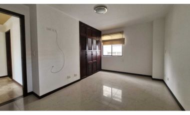 Venta amplio apartamento en Alamos-Pereira