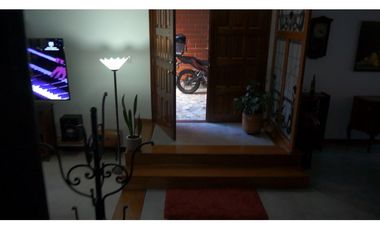 VENDO CASA GRANDE SECTOR EXCLUSIVO 4 HAB CON PATIO - EL POBLADO