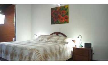 VENDO CASA GRANDE SECTOR EXCLUSIVO 4 HAB CON PATIO - EL POBLADO