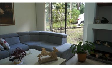 VENDO CASA GRANDE SECTOR EXCLUSIVO 4 HAB CON PATIO - EL POBLADO