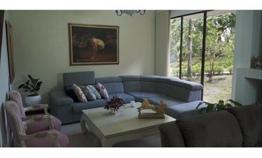 VENDO CASA GRANDE SECTOR EXCLUSIVO 4 HAB CON PATIO - EL POBLADO