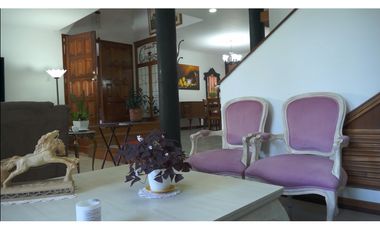 VENDO CASA GRANDE SECTOR EXCLUSIVO 4 HAB CON PATIO - EL POBLADO
