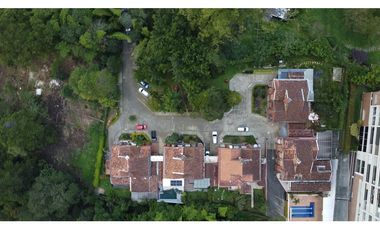 VENDO CASA GRANDE SECTOR EXCLUSIVO 4 HAB CON PATIO - EL POBLADO