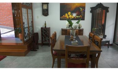 VENDO CASA GRANDE SECTOR EXCLUSIVO 4 HAB CON PATIO - EL POBLADO