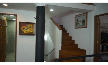 VENDO CASA GRANDE SECTOR EXCLUSIVO 4 HAB CON PATIO - EL POBLADO