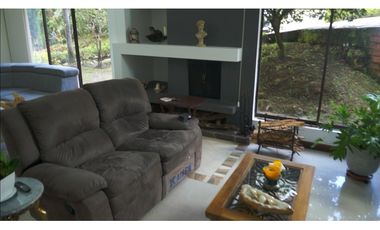 VENDO CASA GRANDE SECTOR EXCLUSIVO 4 HAB CON PATIO - EL POBLADO