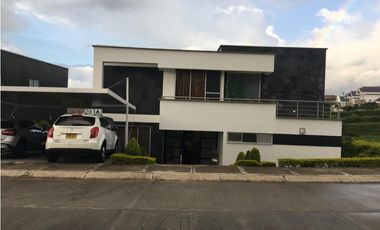 EN VENTA CASA CABAÑA EN NAUTICA RUITOQUE GOLF CONDOMINIO