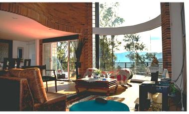 Venta Casa en El Poblado,  840 mts,  unidad cerrada